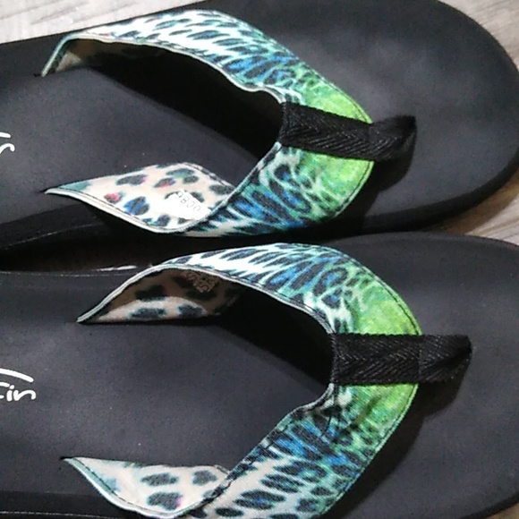 BLUE FIN FLIP FLOPS - Picture 2 of 7